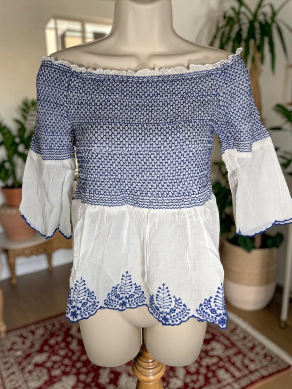 Mi Ami Off Shoulder Peasant Top Size L Embroidered White Blue Boho Blouse NWT